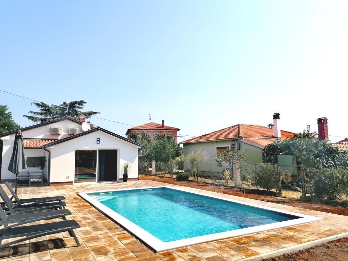 Апартаменты Cozy House With Pool Near Rovinj Канфанар Экстерьер фото
