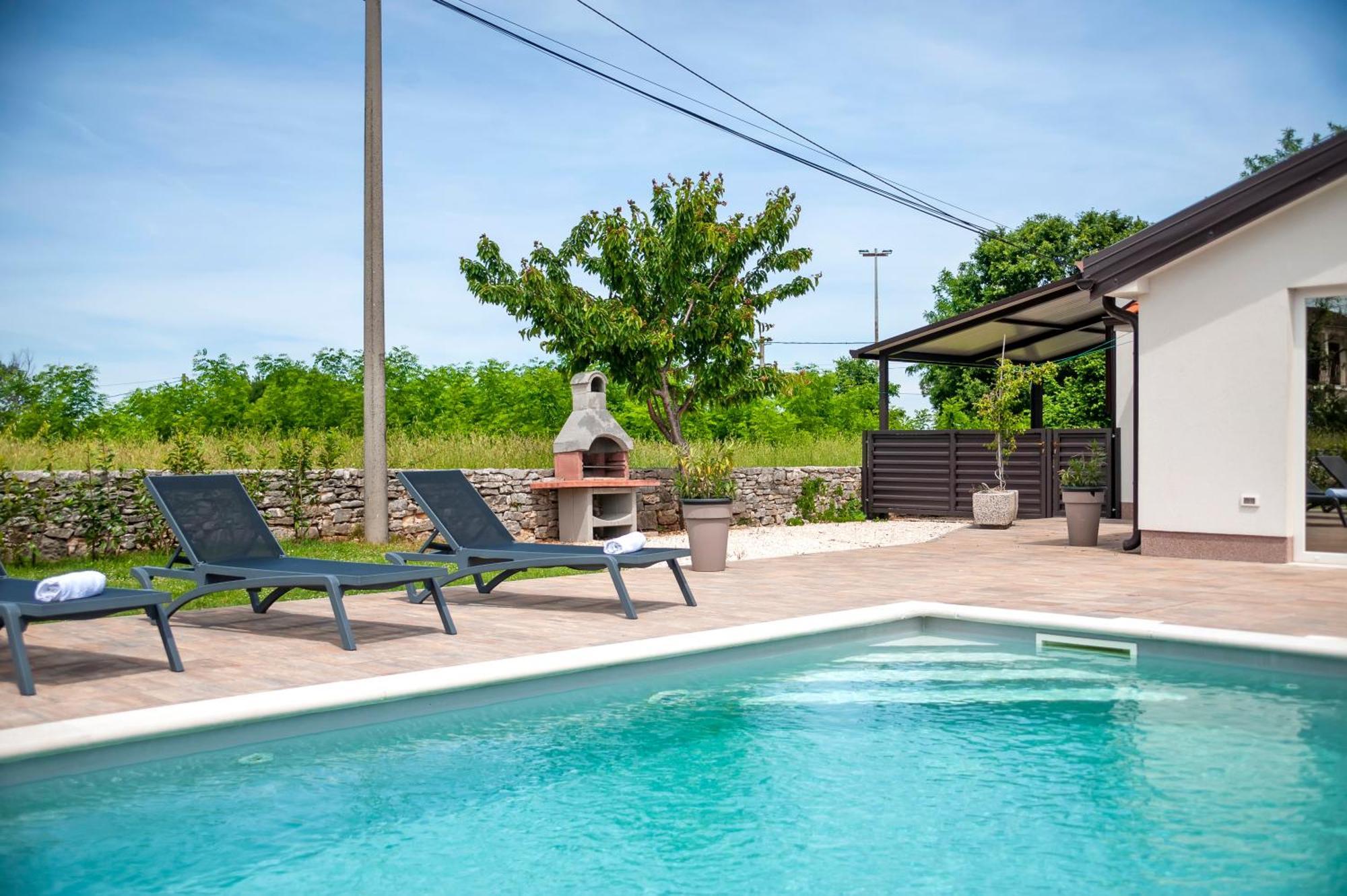 Апартаменты Cozy House With Pool Near Rovinj Канфанар Экстерьер фото