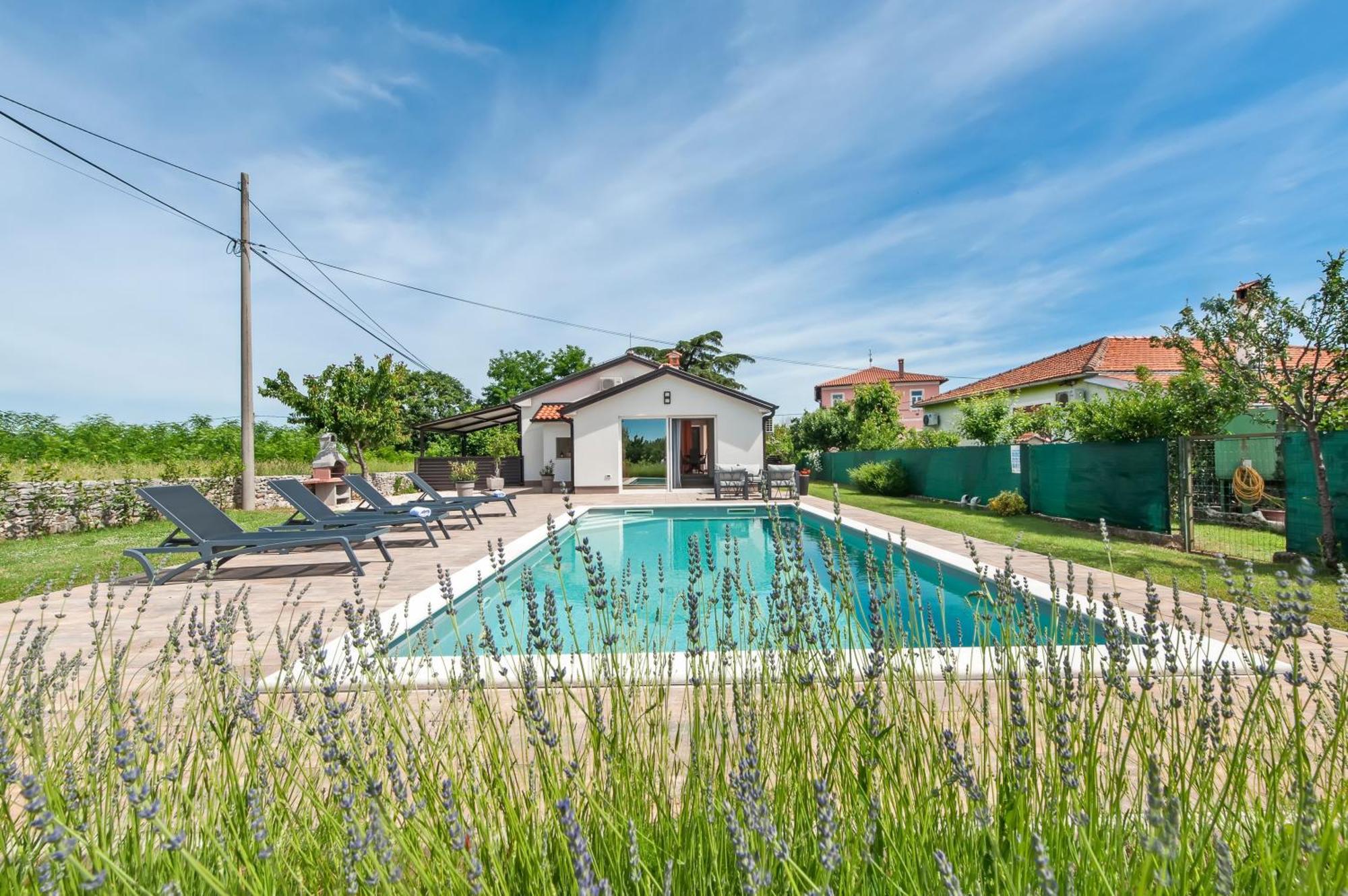 Апартаменты Cozy House With Pool Near Rovinj Канфанар Экстерьер фото